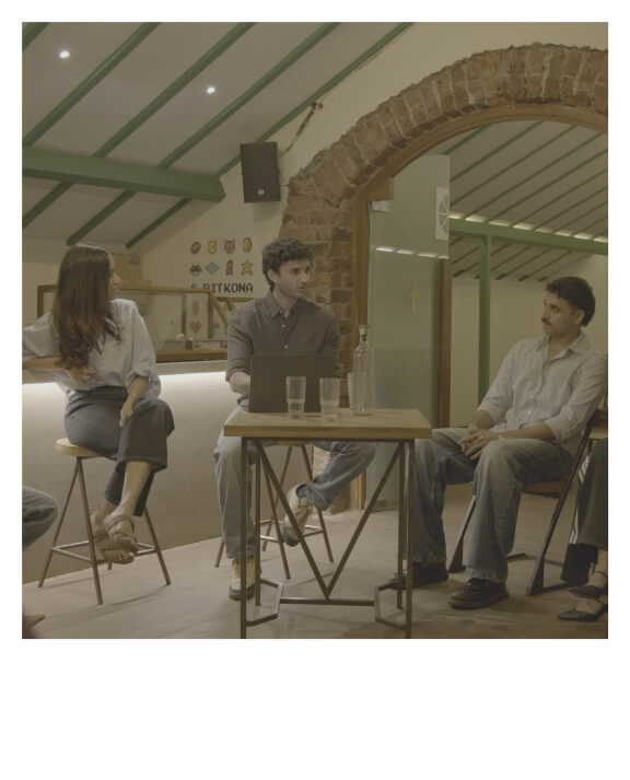 Friends together at a Niro event